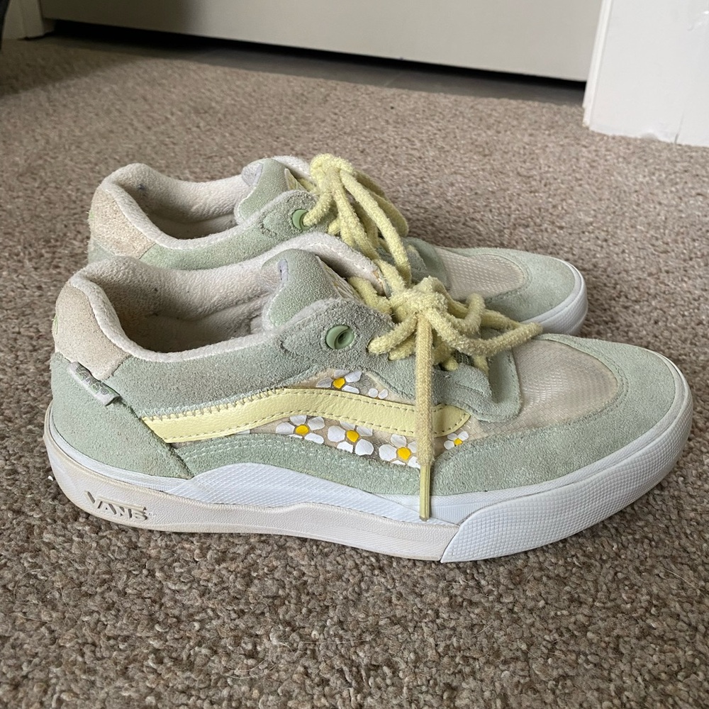 Vans Brighton Pastel Green Daisy Sneakers - Picture 2 of 8
